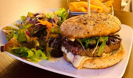 Commander à emporter un burger fait maison à Moutiers